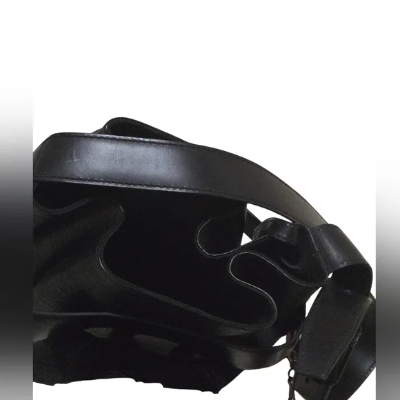 $2000 Authentic LOUIS VUITTON Epi Sac D'Epaule in Black. - Picture 11 of 17